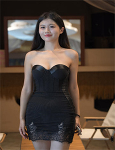 妈妈的厕奴-解开美女胸衣